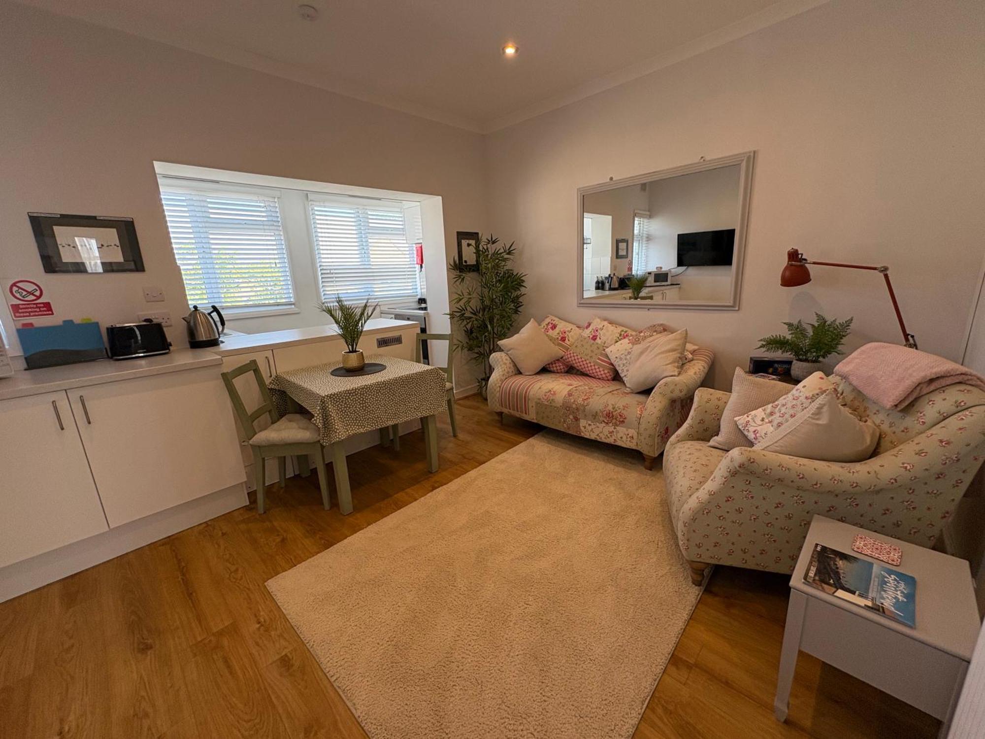 Flat In The Heart Of Leigh On Sea Less Than 2 Miles From The Beach 사우스엔드온시 외부 사진